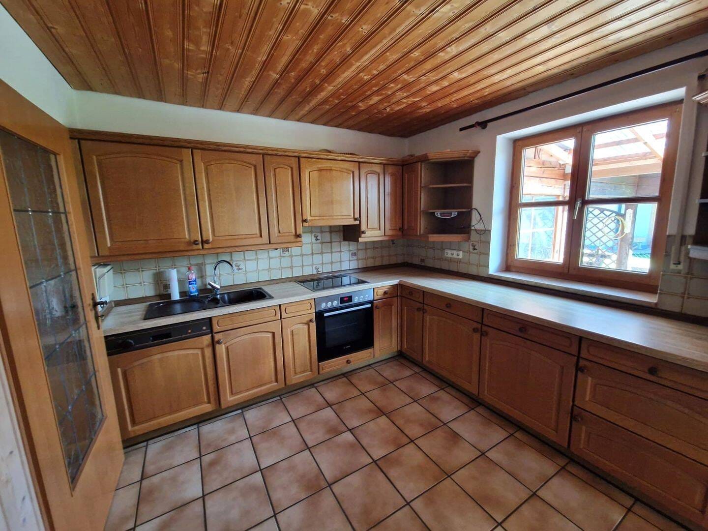 Immobilie in Rohrdorf - Großes Ein- bzw. Zweifamilienwohnhaus mit Doppelgarage - Bild 3