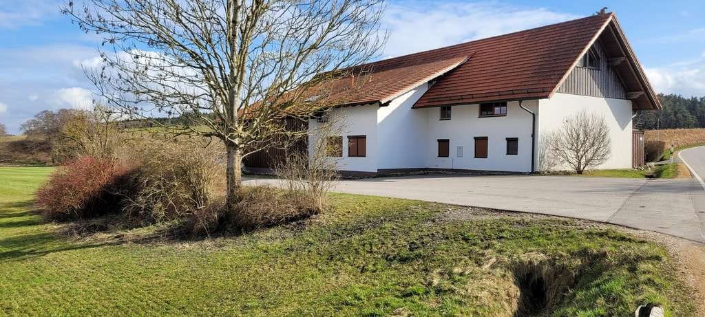 Immobilie in Unterdietfurt - Wohnhaus mit Werkstatt und Nebengebäude in ländlicher Lage zu verkaufen - Bild 2