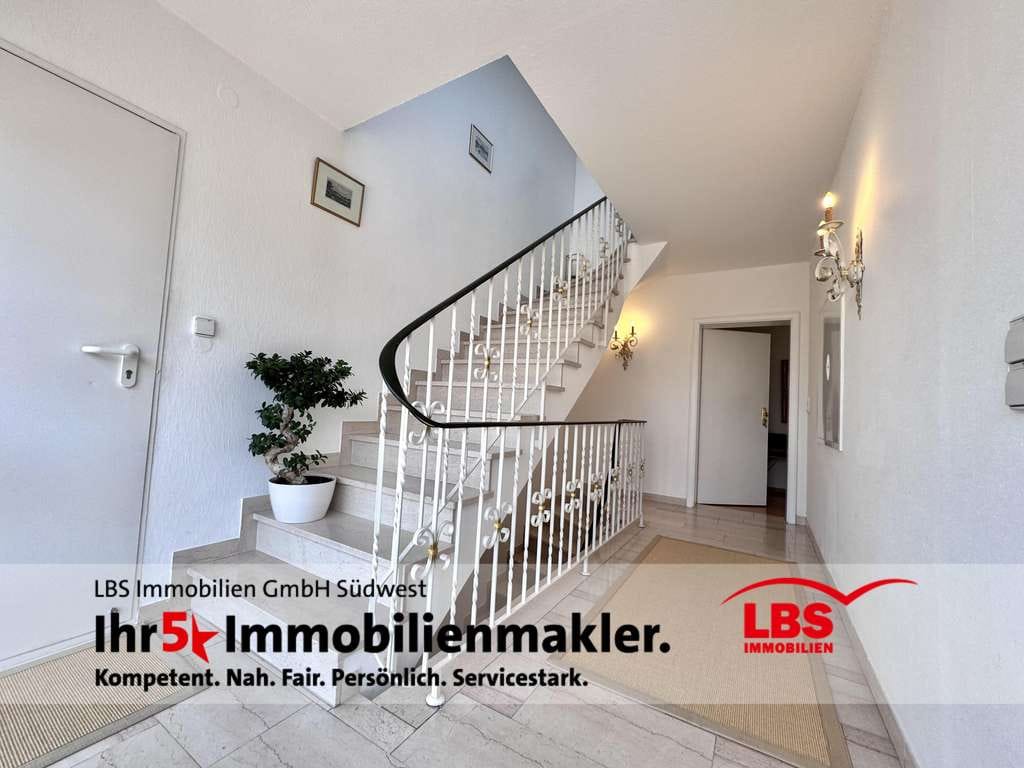 Immobilie in Muggensturm - Ein echtes Juwel in beliebter Wohnlage!
-Exklusives Zweifamilienhaus  mit grüner Wohlfühloase-

 - Bild 1