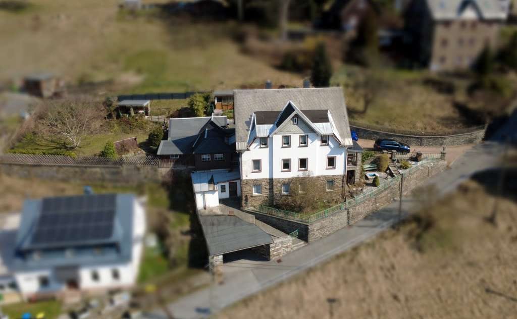 Immobilie in Breitenbrunn/Erzgebirge - Tolles Zweifamilienhaus mit Blick ins Grüne! - Bild 2