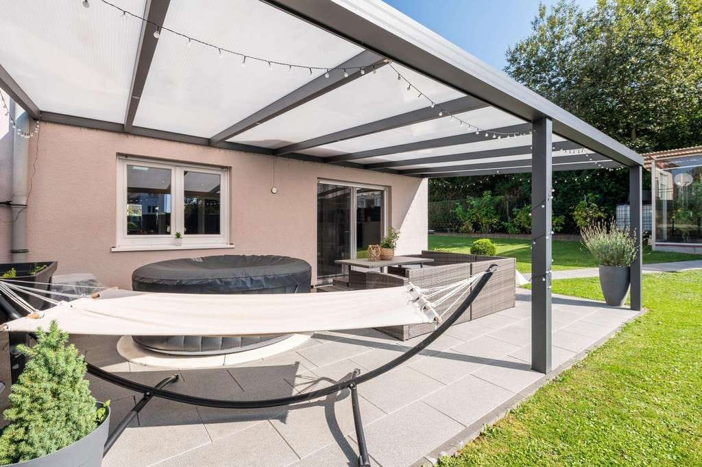 Immobilie in Nieder Kostenz - Modernisierte Doppelhaushälfte mit attraktiver Außenanlage, gepflegter Grünfläche und Garage - Bild 3