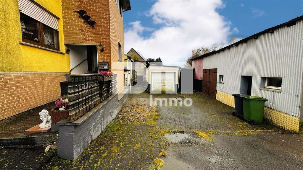 Immobilie in Niederroßbach - Wohnhausensemble auf großem Grundstück mit Nebengebäuden als langfristige Kapitalanlage  - Bild 2