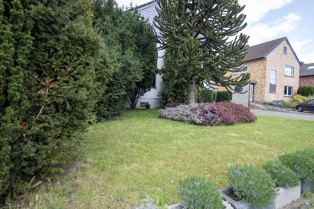 Immobilie in Voerde (Niederrhein) - Ein Haus. Drei Möglichkeiten. – Raum für Familie, Generationen und Einnahmen in Voerde - Bild 1