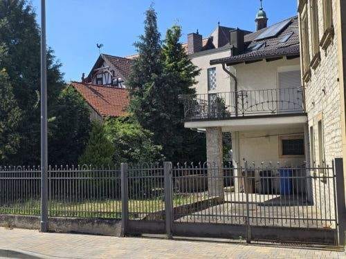 Immobilie in Arnstein - Großzügiges Einfamilienhaus mit Einliegerwohnung in 97450 Arnstein (ID 10527) - Bild 0