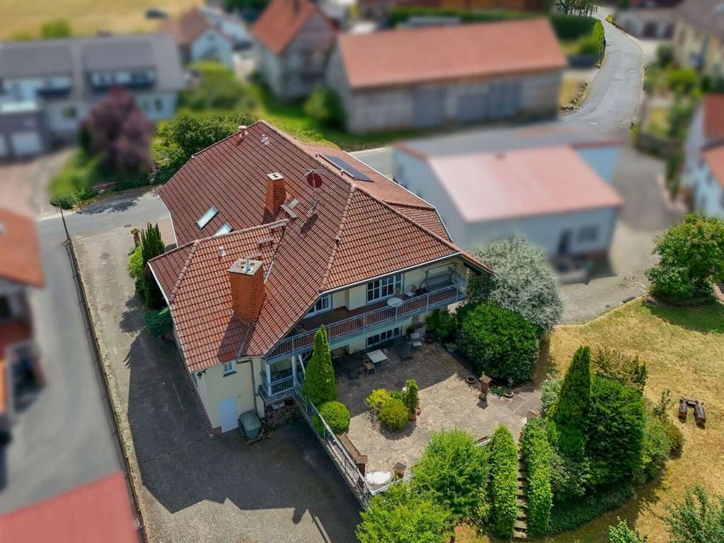Immobilie in Fulda - Exklusives Einfamilienhaus mit Einliegerwohnung und großzügigem Raumangebot - Bild 1