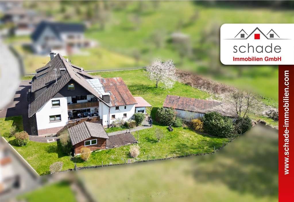 Immobilie in Plettenberg - SCHADE IMMOBILIEN - Ländliche Idylle: Haus mit 3 Garagen, Nebengebäuden, Carport, Scheune... - Bild 0