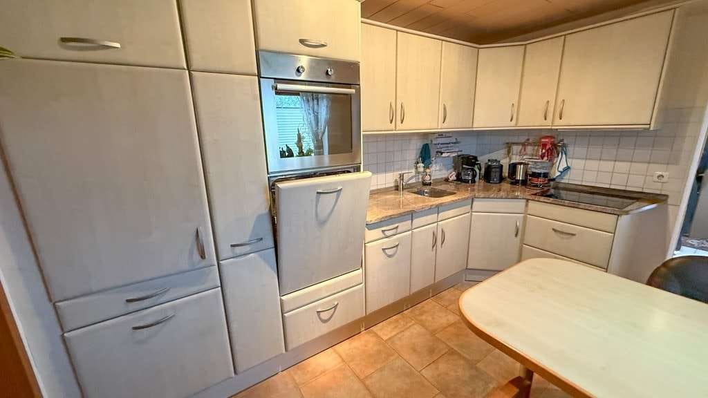 Immobilie in Jerrishoe - Großzügiges Familienglück! Modernisiertes Einfamilienhaus mit Doppelgarage und Teilkeller - Bild 2