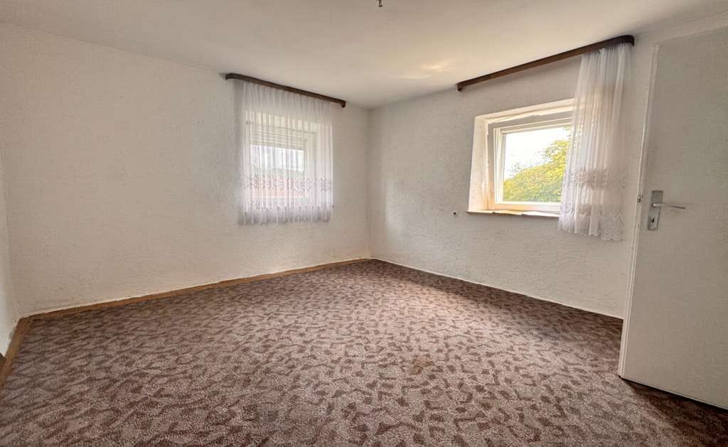 Immobilie in Egloffstein - +++RENOVIERUNGSBEDÜRFTIGES EINFAMILIENHAUS IN SCHÖNER AUSSICHTSLAGE IN EGLOFFSTEIN+++ - Bild 1