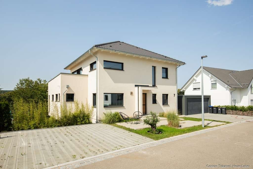 Immobilie in Friedenweiler - Exklusives Wohnerlebnis - Neubau mit Doppelgarage & Garten I in Rötenbach zu verkaufen - Bild 0