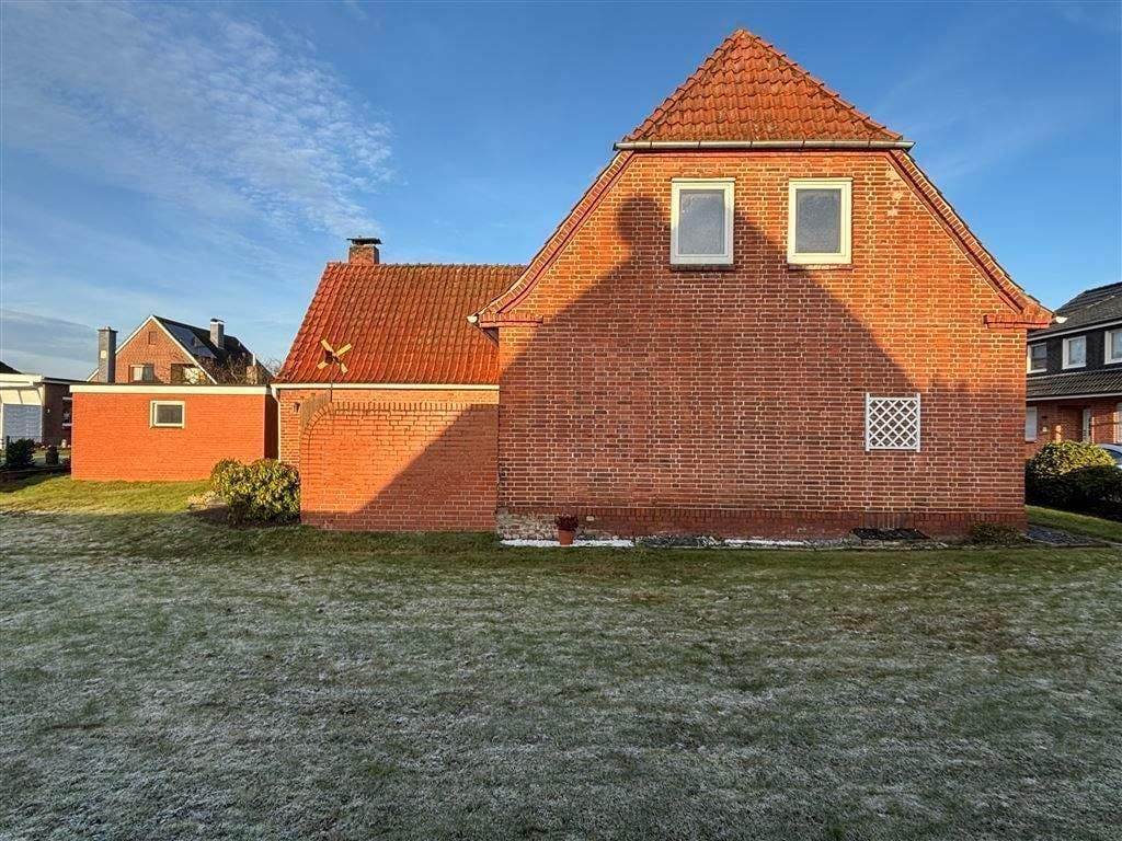 Immobilie in Twistringen - Sanierungs-Projekt: Wohnhaus mit Platz für die ganze Familie -- schöner Garten, Terrasse und Garage! - Bild 1
