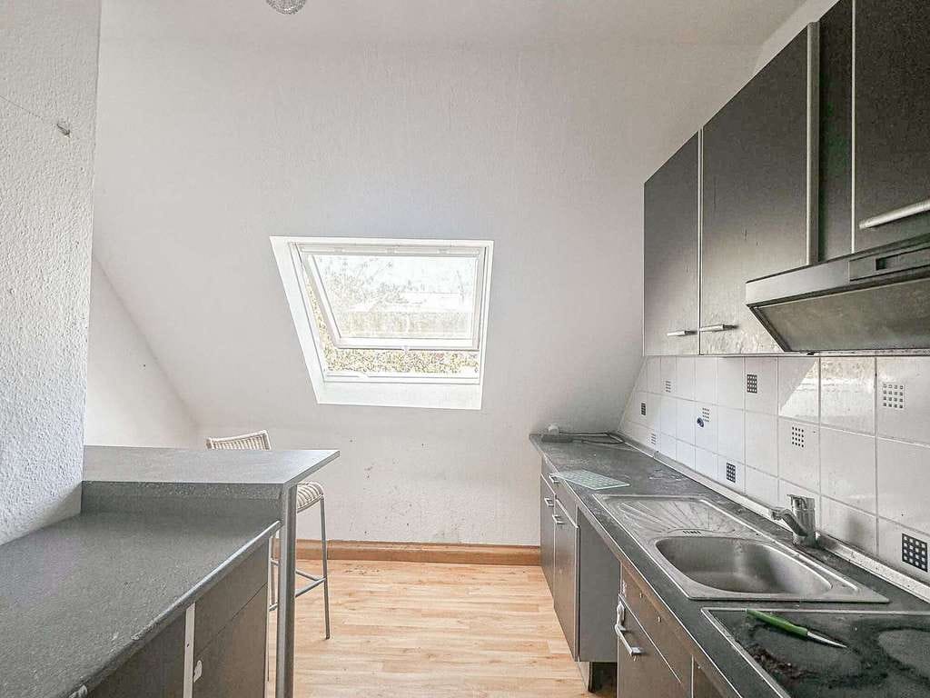 Immobilie in Recklinghausen - Zwei renovierungsbedürftige Dachgeschosswohnungen im Doppelpack mit Potenzial - Bild 3