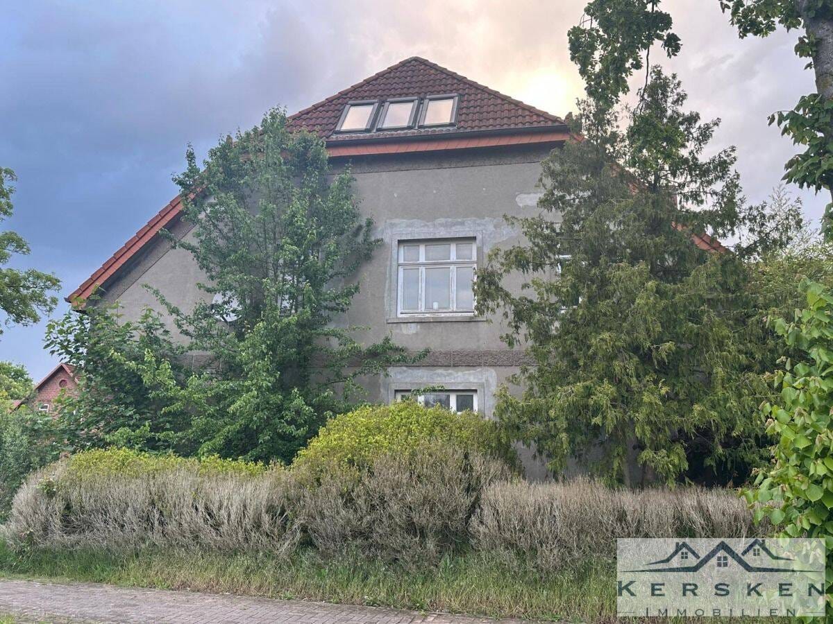 Immobilie in Emtinghausen - Sanierungsbedürftiges Zweifamilienhaus mit viel Entwicklungspotenzial in Emtinghausen zu verkaufen. - Bild 1