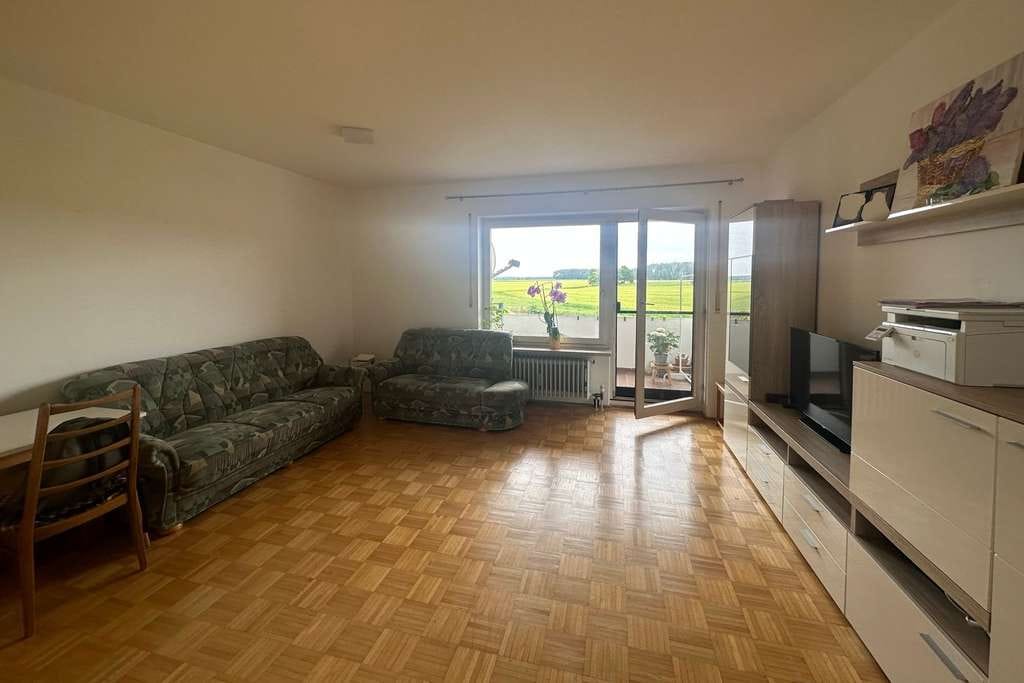 Immobilie in Neuendettelsau - Genießen Sie die Aussicht! Helle 3-Zimmer-Wohnung mit zwei Balkonen und Stellplatz - Bild 2