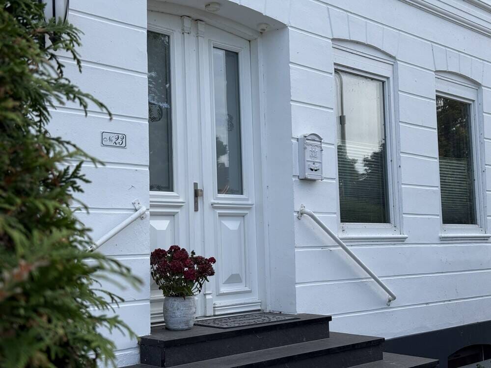 Immobilie in Haseldorf - Rarität !  Drei-Familienhaus mit Wasserblick unmittelbar am Elbdeich - Bild 2