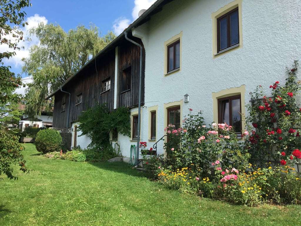 Immobilie in Trostberg - Bäuerliches Anwesen mit Bergblick in ländlicher Umgebung von Trostberg - Bild 1