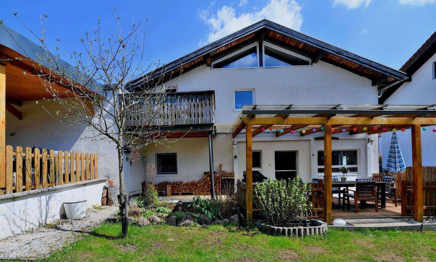 Immobilie in Inzell - Kompaktes Einfamilienhaus oder "große Gartenwohnung" - Bild 0
