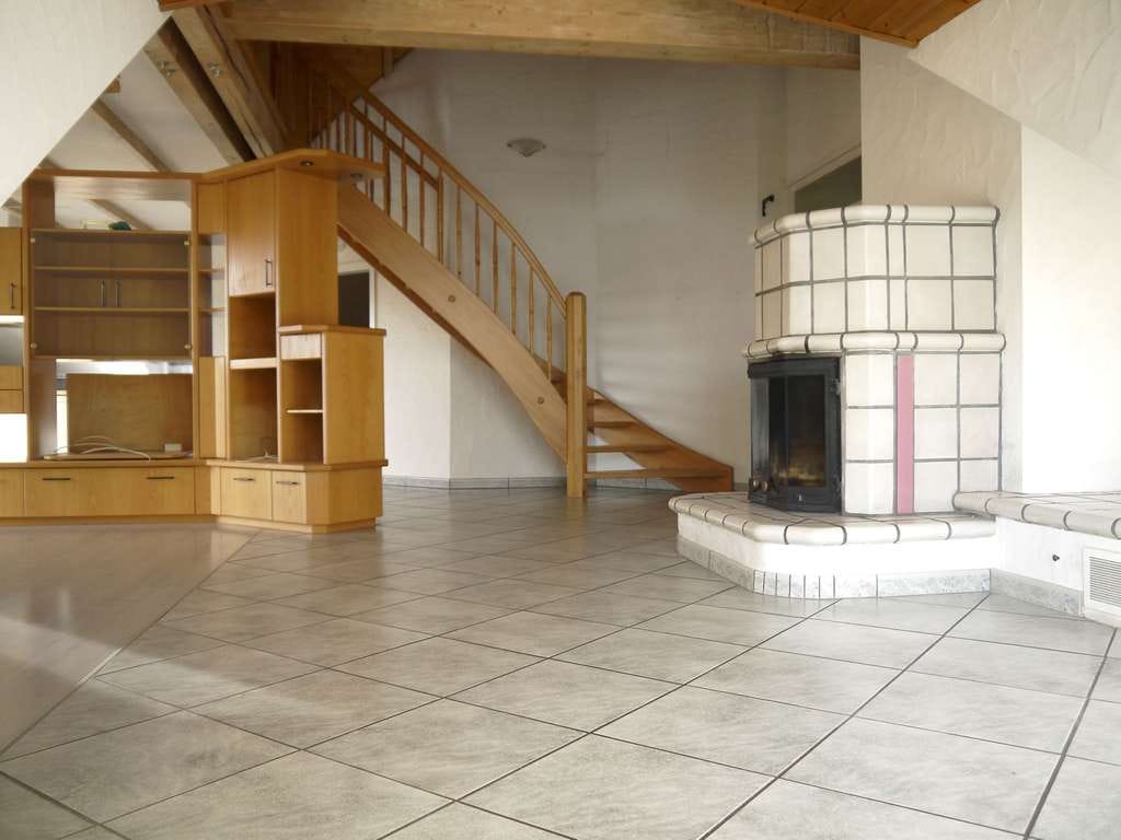 Immobilie in Blaubeuren - Ortsrandlage, großzügige 5,5-Zimmer Dachgeschosswohnung in kinderfreundlicher Umgebung - Bild 4