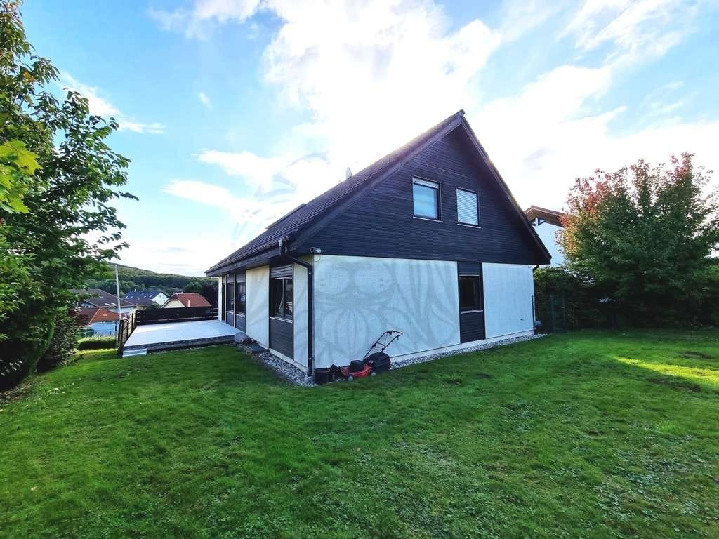 Immobilie in Ötzingen - Ötzingen: Freistehendes Ein- bis Zweifamilienhaus mit schönem Garten und Garage - Bild 2