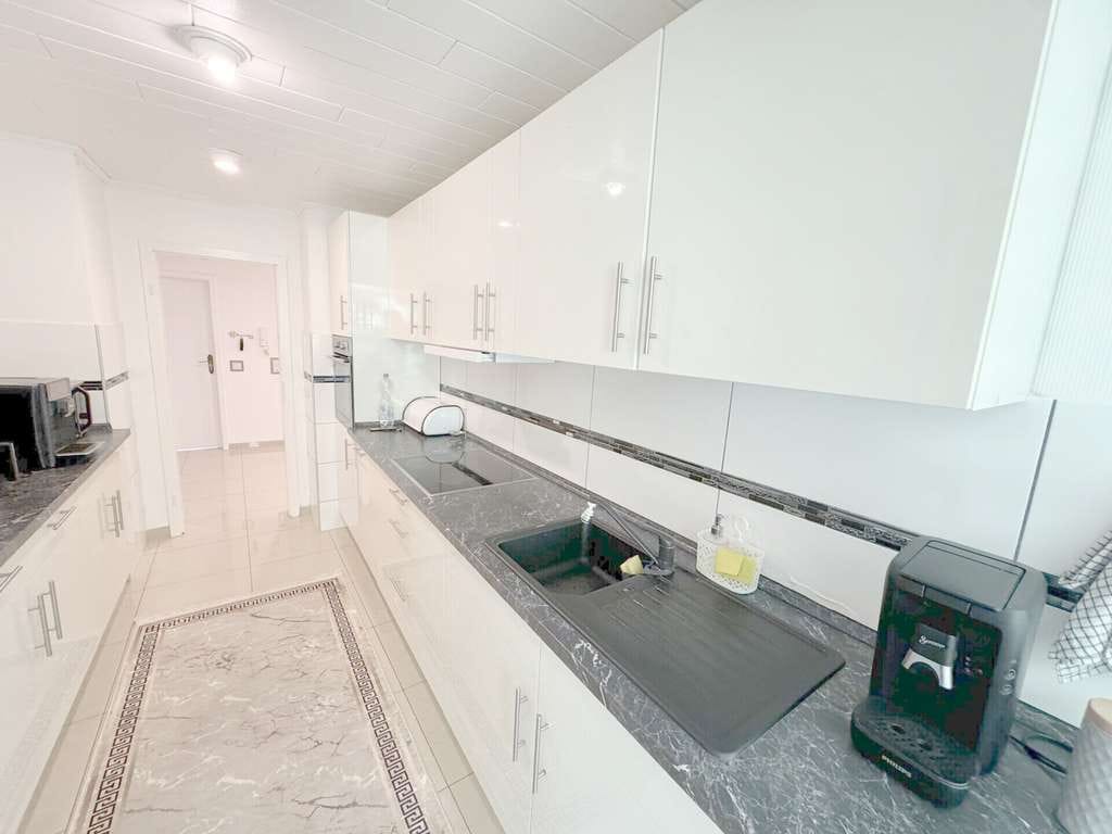 Immobilie in Siegburg - Siegburg-Stallberg: 4-Zimmer-Wohnung – Sonnig & 2 Balkone und Aufzug - Bild 3