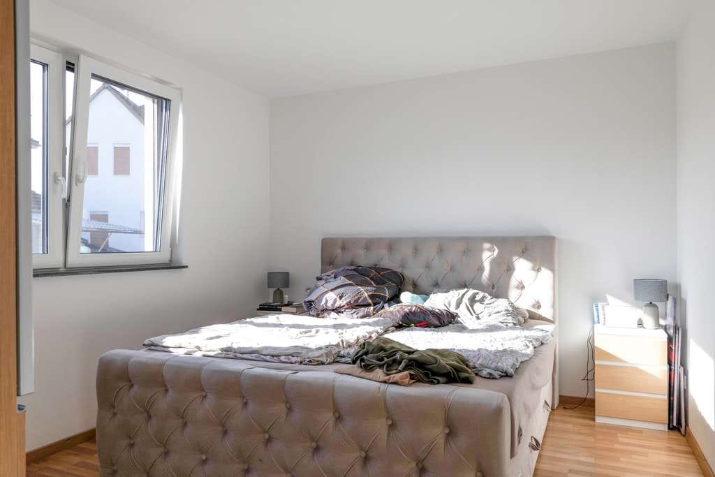 Immobilie in Kahl am Main - Kahl am Main: Gepflegte, vermietete 2-Zimmer-Wohnung mit tollem Grundriss in kleiner Wohneinheit - Bild 2
