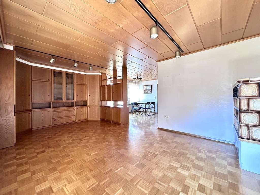 Immobilie in Altbach - Gepflegtes Zweifamilienhaus mit Garten, großer Terrasse und Doppelgarage - Bild 1