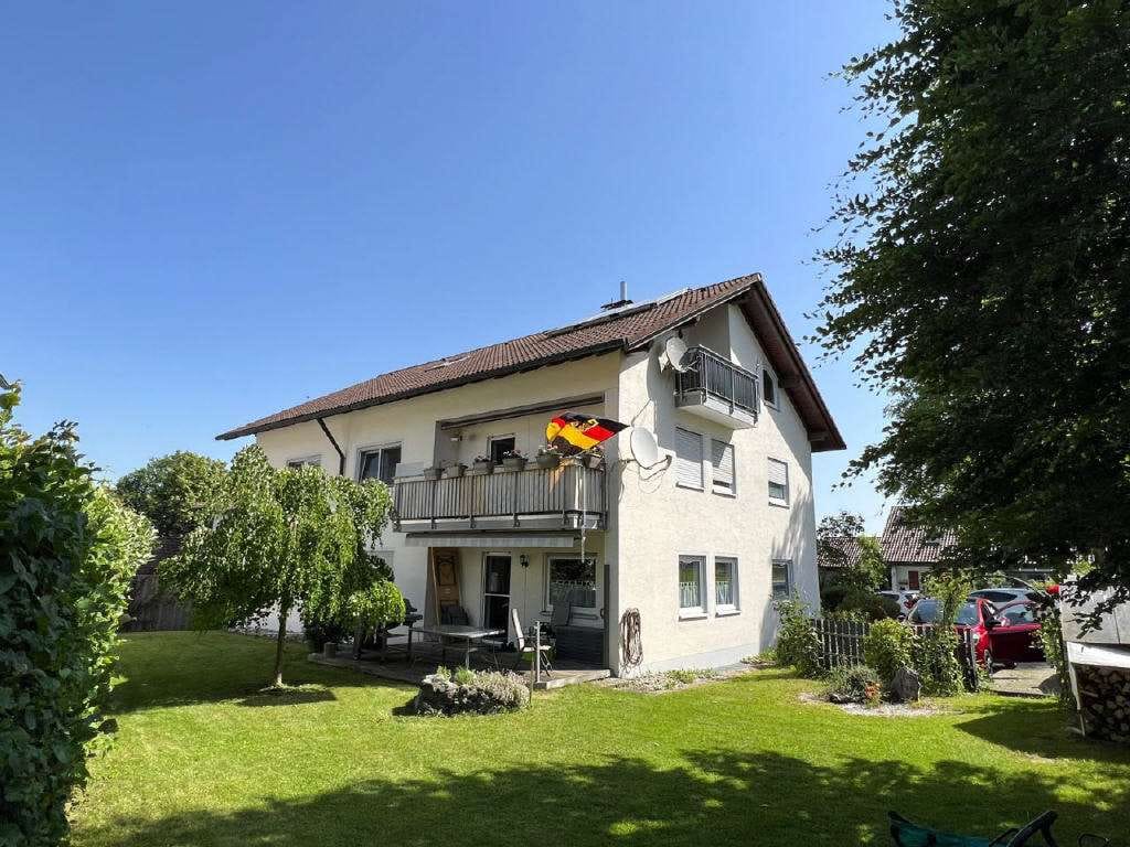 Immobilie in Leutkirch im Allgäu - Helle 4,5 Zimmer Wohnung mit Balkon und Blick in die Berge - Bild 0