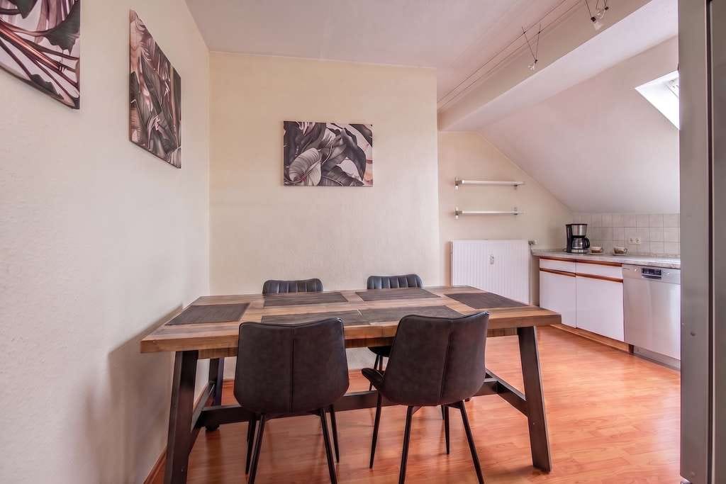 Immobilie in Barsbüttel - Großzügige  2-Zimmer Dachgeschosswohnung mit Balkon, Wohnküche und KFZ Stellplatz in zentraler Lage - Bild 3