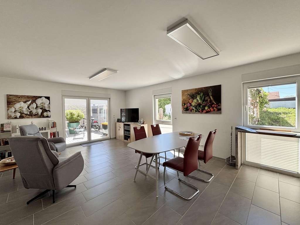 Immobilie in Minfeld - Barrierefreie Erdgeschosswohnung mit Terrasse und zwei Stellplätzen - Bild 0