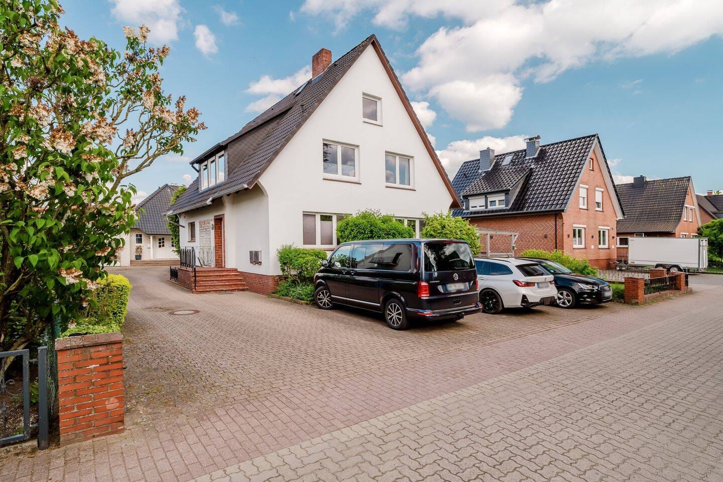 Immobilie in Neu Wulmstorf - Großzügiges Zweifamilienhaus mit modernem Wohnkomfort - Bild 2
