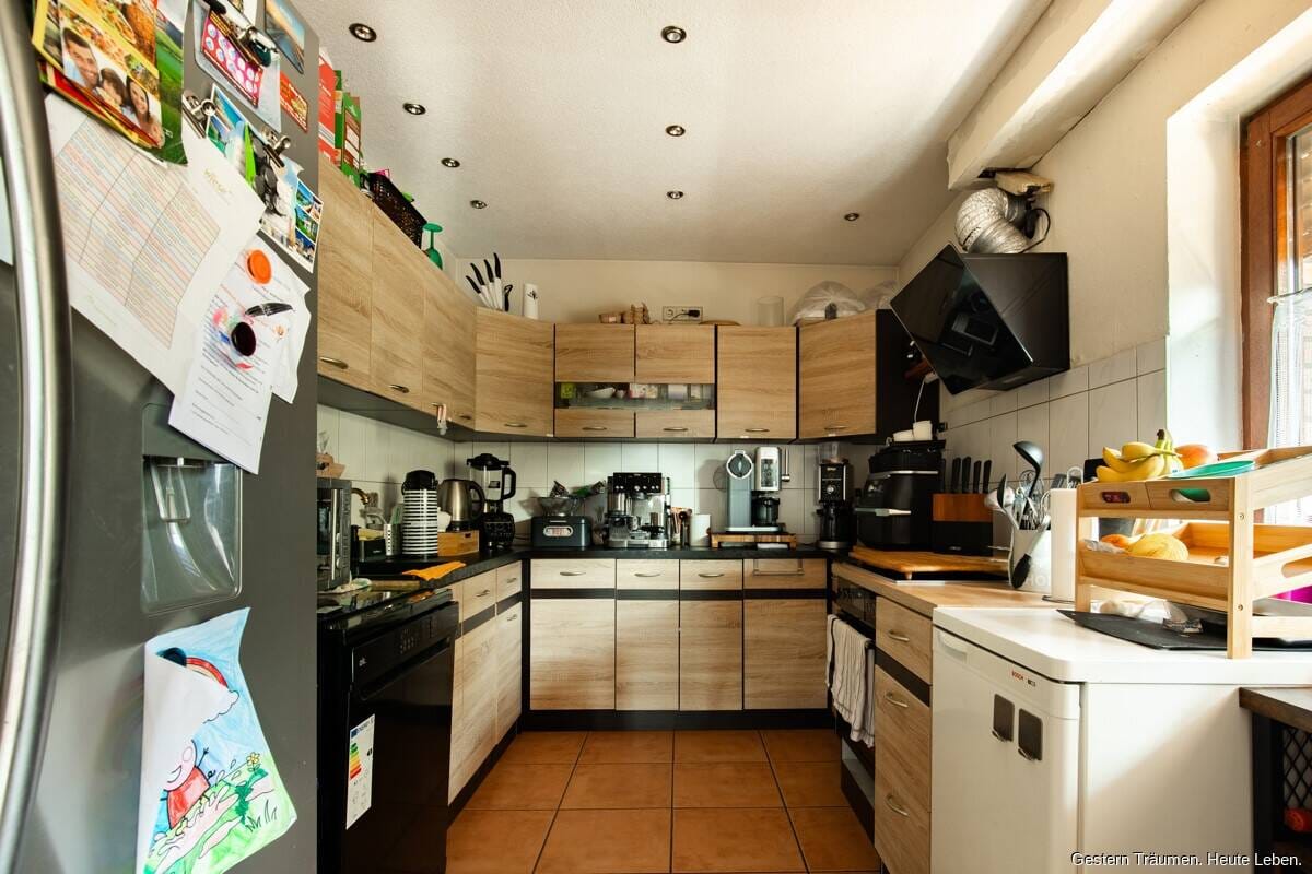 Immobilie in Titisee-Neustadt - Maisonette-Wohnung mit insgesamt 4 Zimmern, 2 Balkonen und 1 große Terrasse in Neustadt zu verkaufen - Bild 3