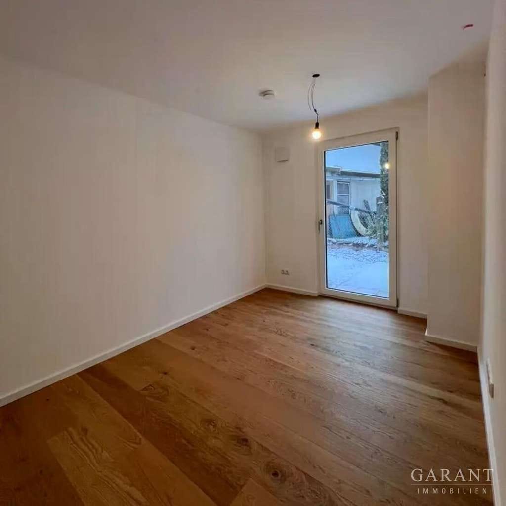Immobilie in Bad Endorf - Hochwertige 3 Zimmer-Erdgeschoss-Wohnung mit Terrasse & Garten - Bild 3