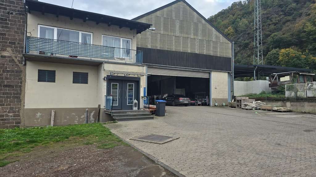 Immobilie in Brohl-Lützing - Wohn- und Gewerbeensemble mit Hallen, Ausbaureserve & Rheinblick - Bild 1