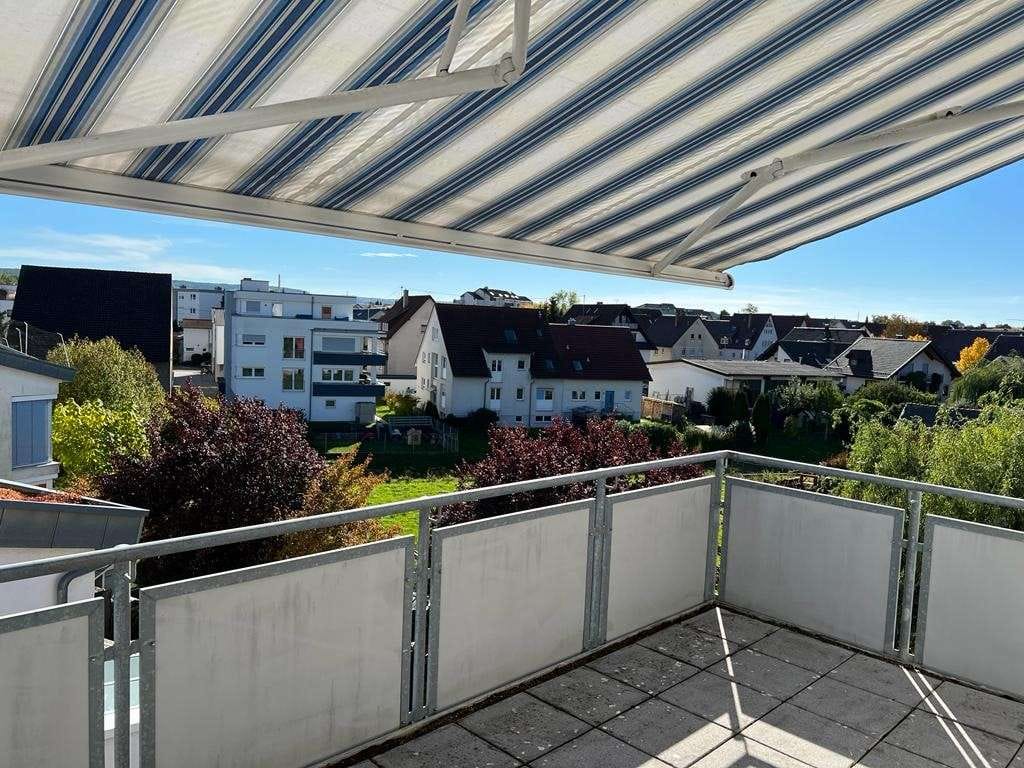 Immobilie in Ehningen - Großzügige, helle 3,5-Zi.-Maisonette-Whg. mit 2 Balkonen und EBK mit tollem Blick auf die Würm - Bild 0