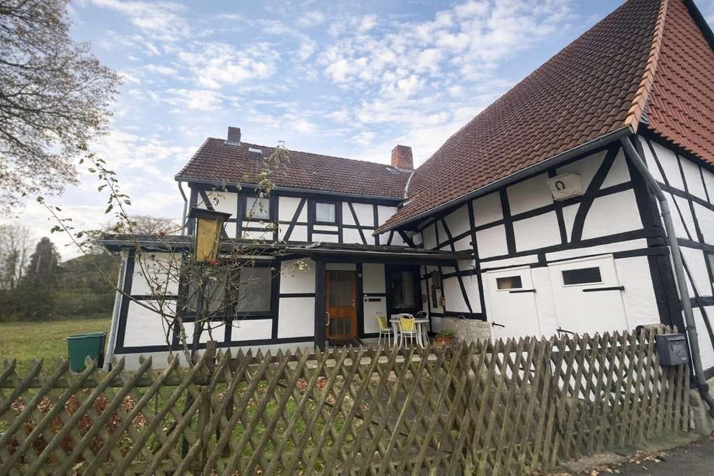 Immobilie in Elze - Die "alte Schmiede" – charaktervolles Fachwerkhaus mit großem Grundstück - Bild 2