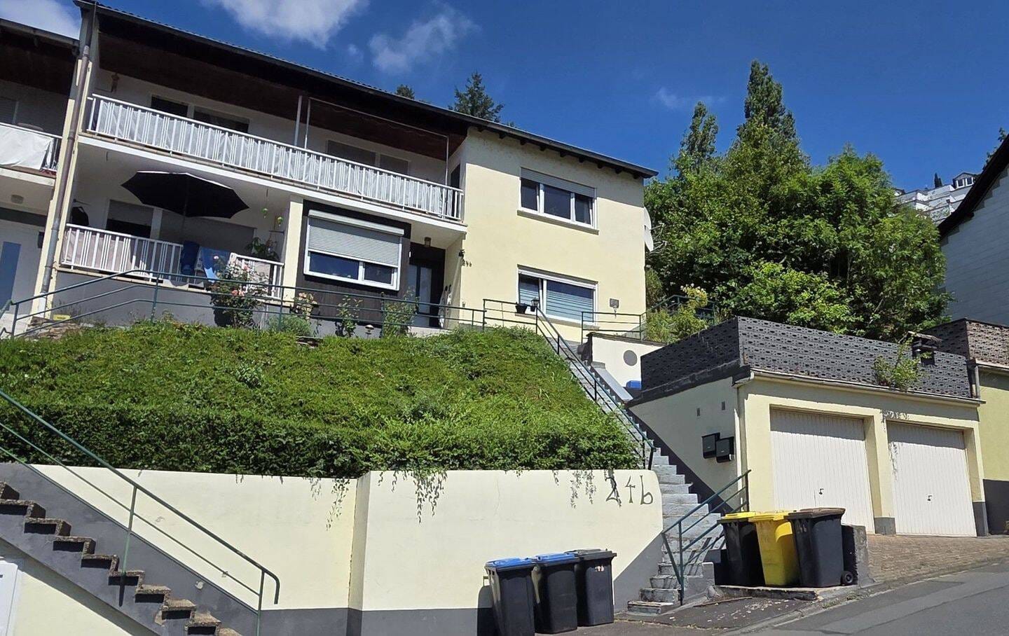 Immobilie in Bad Ems - Ein-/Zweifamilien-Wohnhaus mit 2 großen Wohnungen in zentraler Halbhöhenlage von Bad Ems - Bild 1