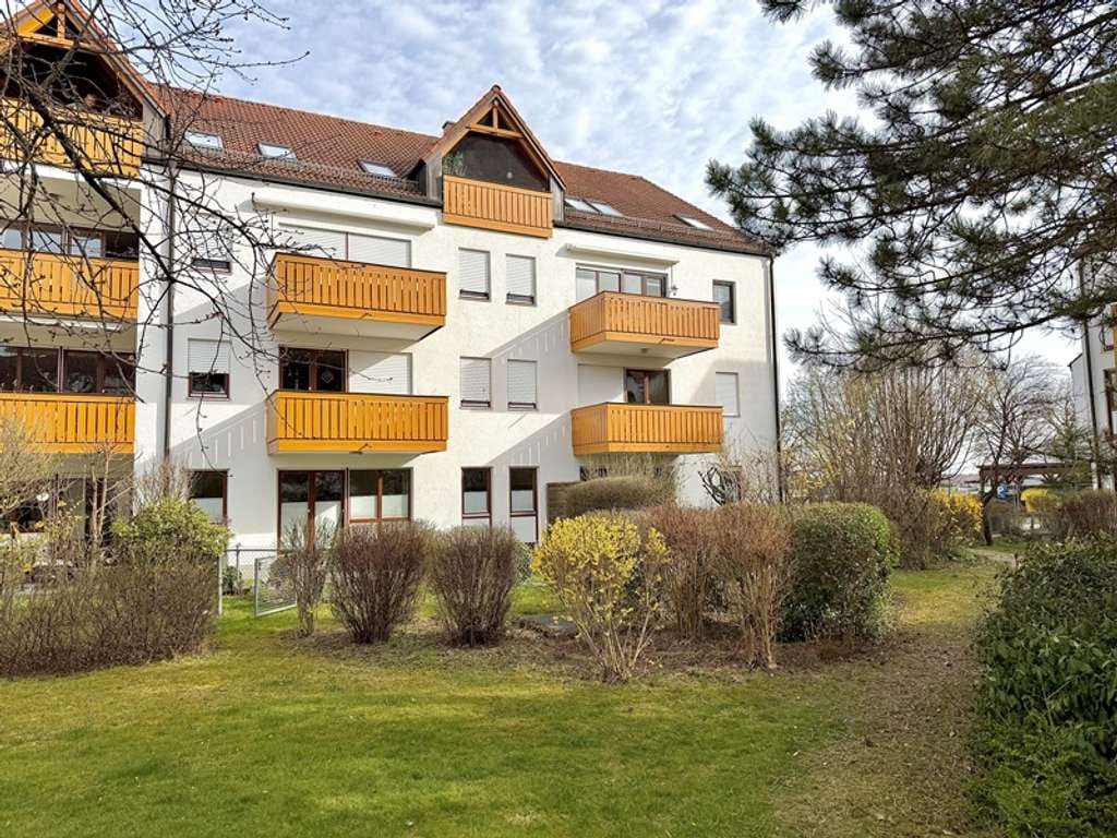 Immobilie in Höhenkirchen-Siegertsbrunn - Attraktive 2 ZKB DG Wohnung mit Balkon in ruhiger Lage von Siegertsbrunn - Bild 0