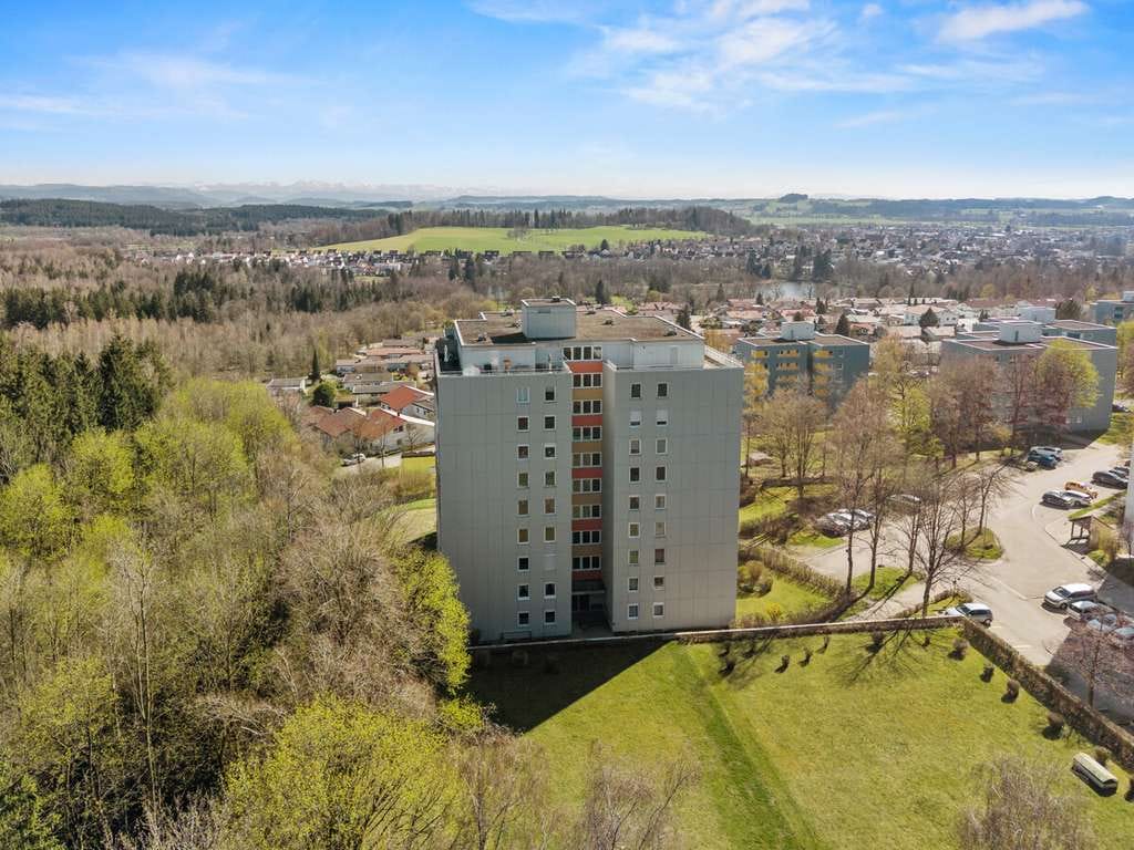 Immobilie in Leutkirch im Allgäu - Sofort verfügbare 3,5- bis 4,5-Zimmer-Wohnung mit unverbaubarer Weitsicht - Bild 3