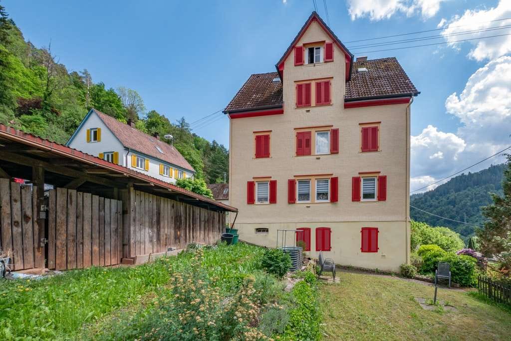 Immobilie in Schramberg - Kapitalanlage mit traumhaftem Schwarzwaldblick!
Mehrfamilienfamilienhaus mit 4 Einheiten! - Bild 4