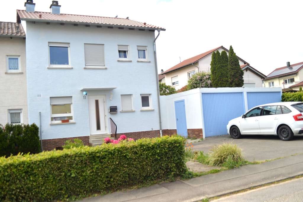 Immobilie in Siegelsbach - Schönes Einfamilienhaus (REH) mit Garagen - Bild 0