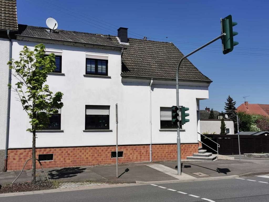 Immobilie in Lebach - LEBACH : RAUMWUNDER für die große FAMILIE mit 3 GARAGEN und NEUER Heizung !  - Bild 0