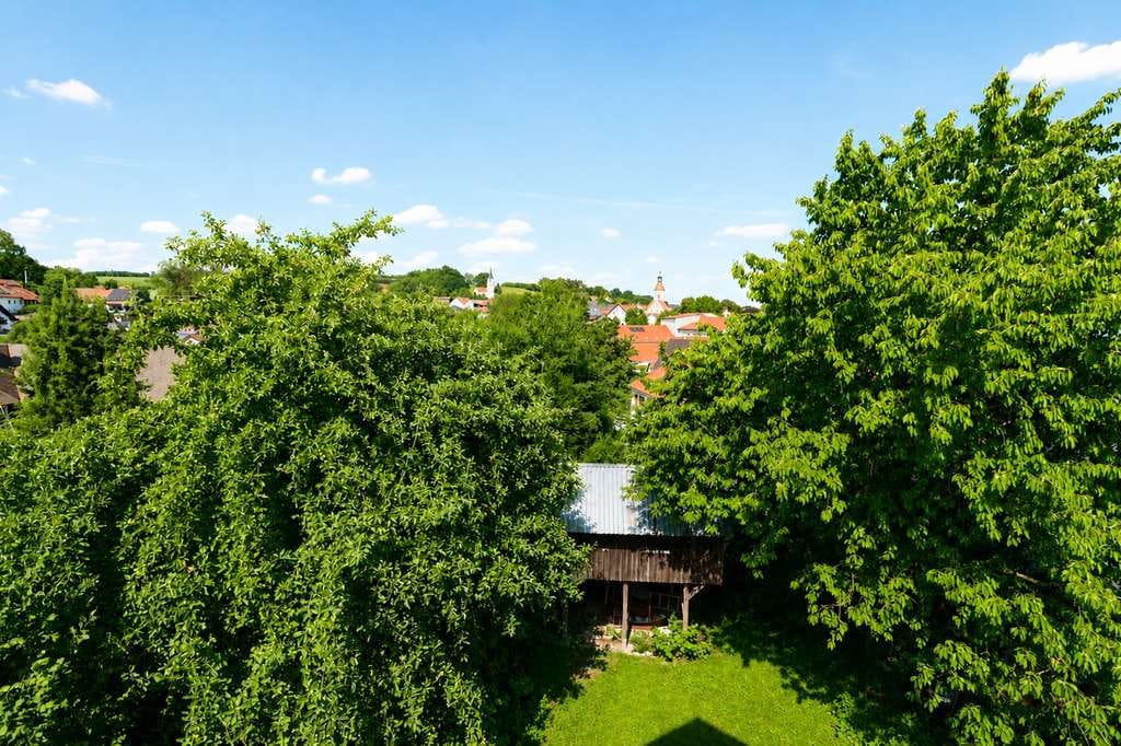 Immobilie in Bruckberg - Charmante Dachgeschosswohnung mit besonderem Wohngefühl und Gartenanteil in Bruckberg - Bild 3