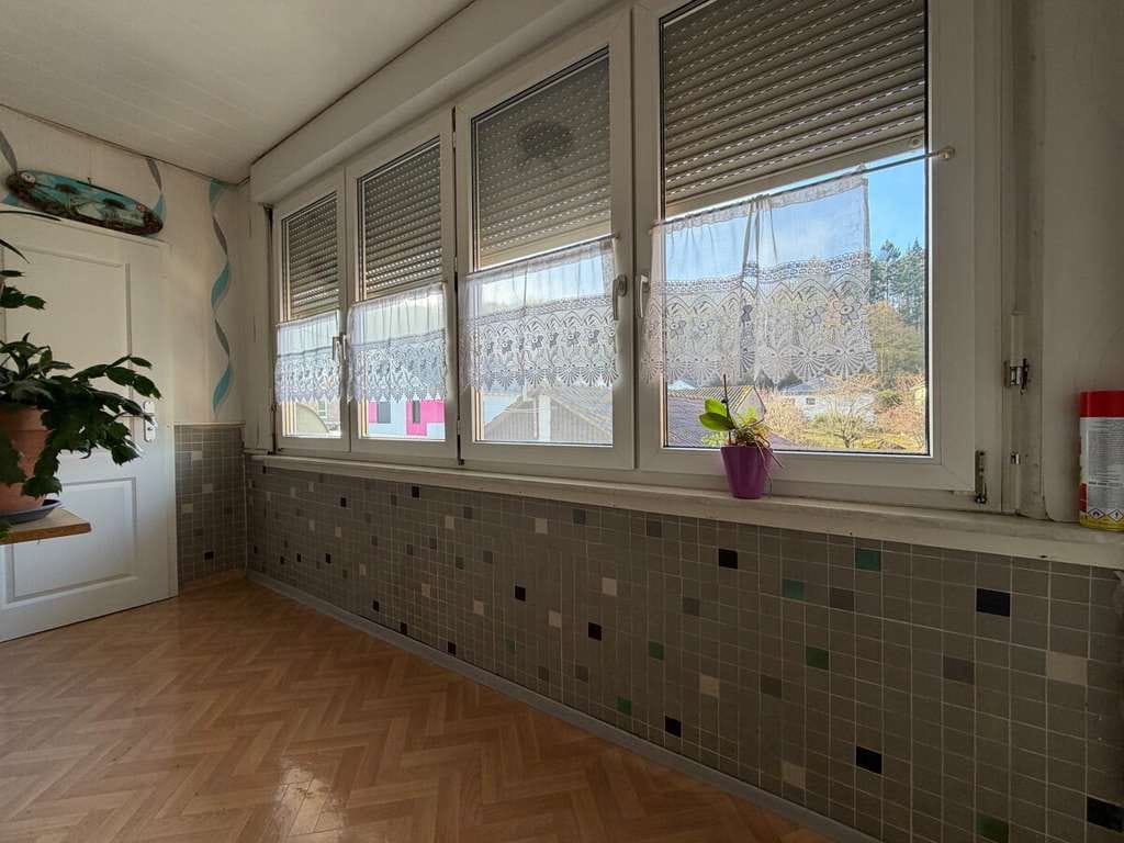 Immobilie in Eisingen - Zweifamilienhaus mit Garagen und Entwicklungspotential zum Dreifamilienhaus in Eisingen - Bild 2