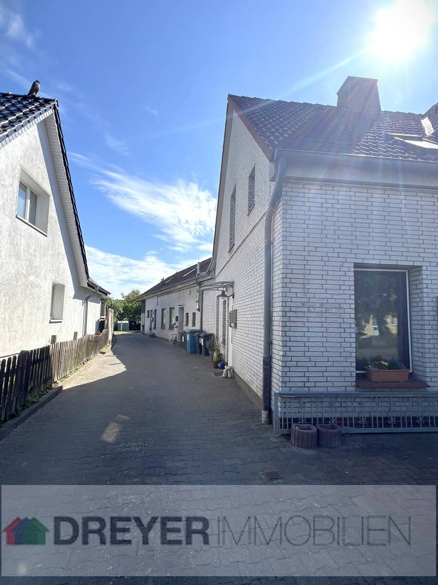 Immobilie in Reinfeld - Mehrfamilienhaus mit 9 Einheiten, Garten, Stellplätzen und Garagen - Bild 4