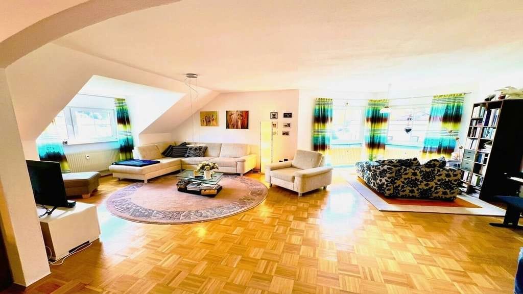 Immobilie in Warmensteinach - Panoramablick im Fichtelgebirge – gepflegte Dachgeschosswohnung in ruhiger Wohnlage - Bild 1