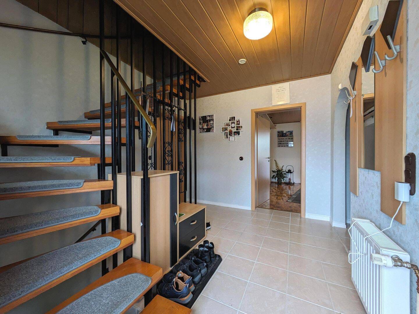 Immobilie in Heinbockel - Gepflegtes Einfamilienhaus mit Vollkeller und mehreren Nebengebäuden - Bild 2