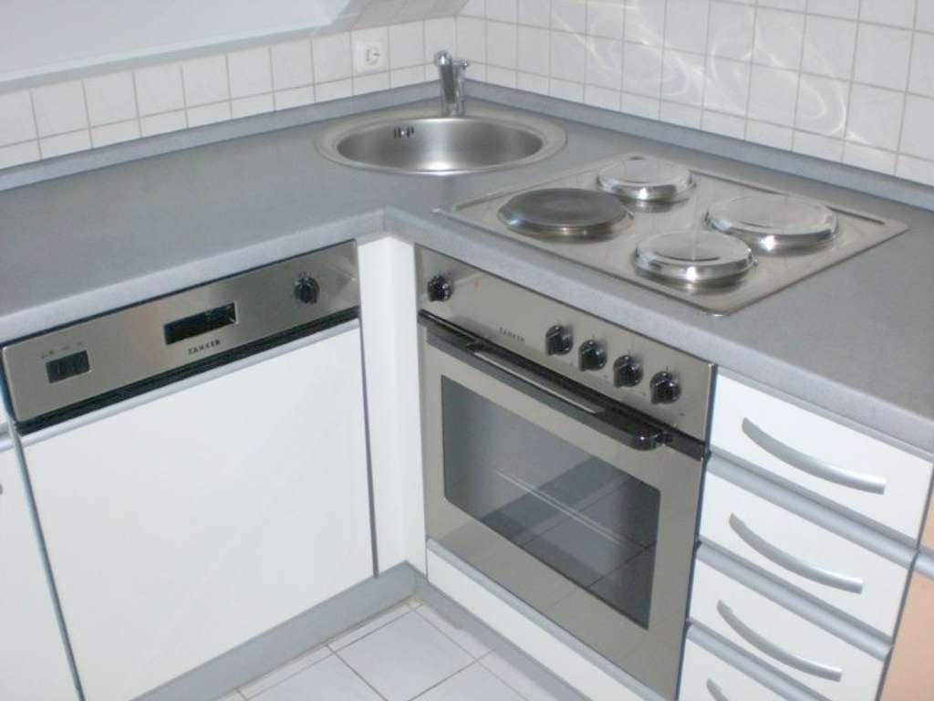 Immobilie in Wolfschlugen - Gemütliche 2-Zimmer Dachgeschosswohnung mit EBK, Garage, Loggia ins Grüne, zentral und dennoch ruhig - Bild 1