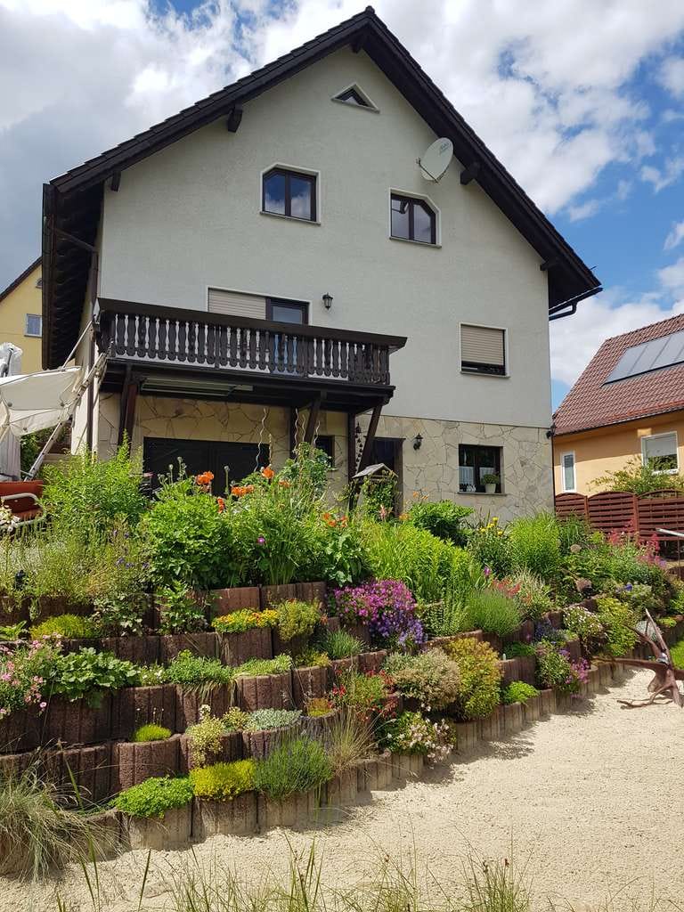 Immobilie in Unterwellenborn - Haus mit Einliegerwohnung im Bestzustand - Bild 2