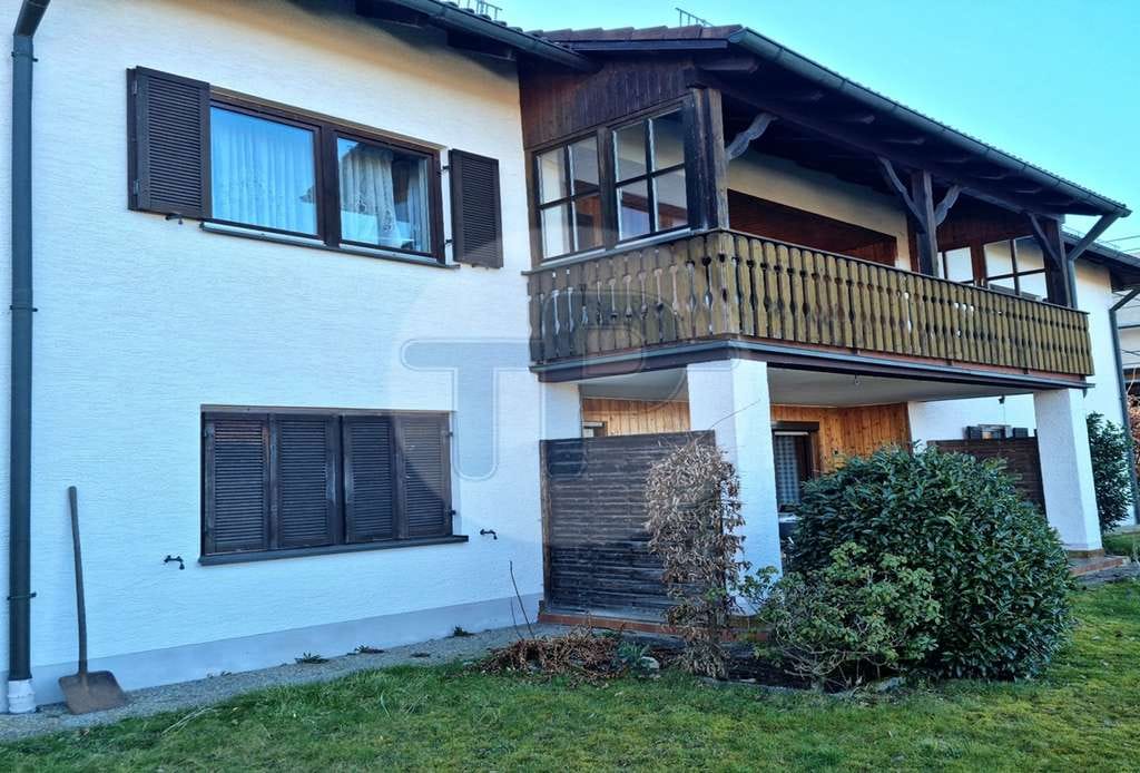 Immobilie in Vilshofen an der Donau - WALMDACH BUNGALOW
 MIT ELW UND HERRLICHER AUSSICHT  
NUTZBAR ALS ZWEIFAMILIENHAUS 
 - Bild 2