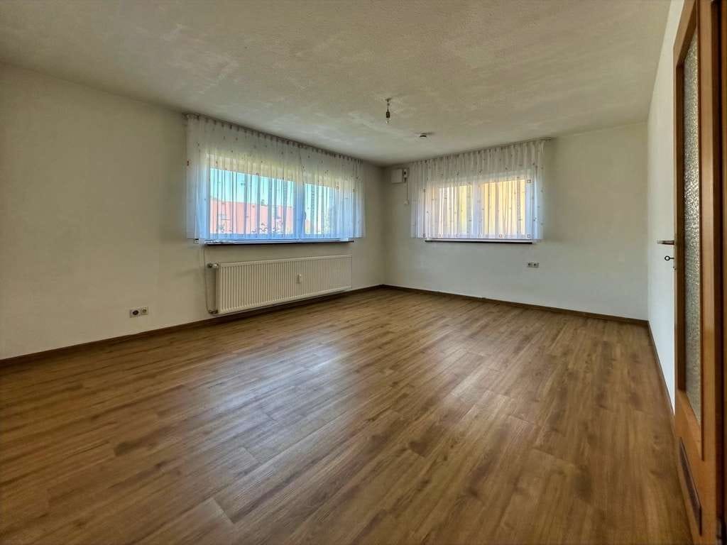 Immobilie in Dettingen an der Erms - Zweifamilienhaus mit Einliegerwohnung, Doppelgarage in ruhiger Sackgasse - Bild 4