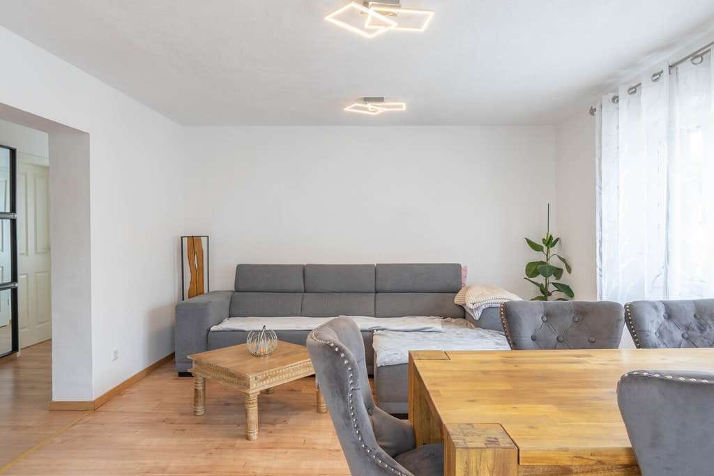 Immobilie in Ellerstadt - Modernisiertes Einfamilienhaus mit PV-Anlage und Dachterrasse in Ellerstadt! - Bild 2